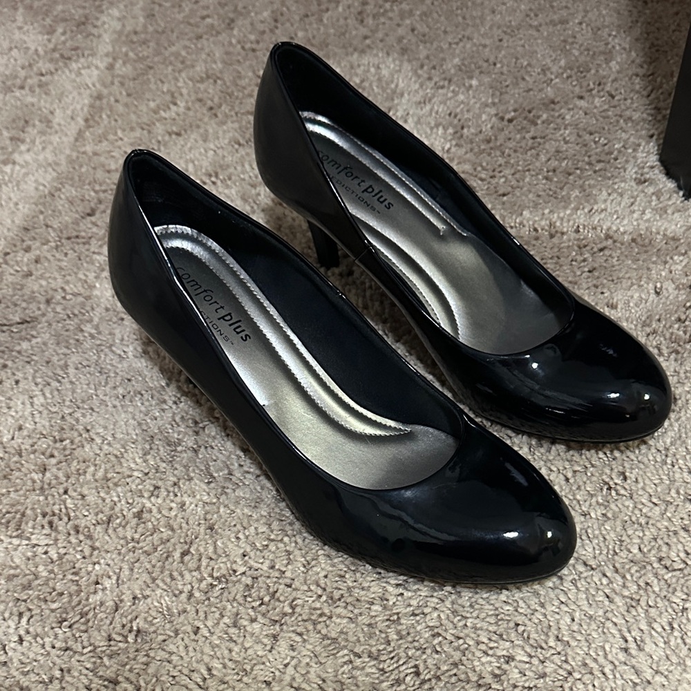 comfort plus Black Patent Round-Toe Mid Heel Pumps